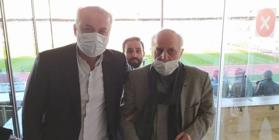 خوش و بش هنرمند پرسپولیسی با مدیر استقلالی/ گلمحمدی و مجیدی هو شدند+عکس