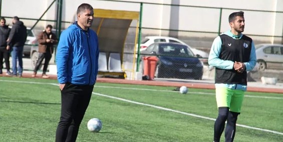 رافت: شاید بقیه تیم‌ها یقه استقلال و پرسپولیس را بگیرند