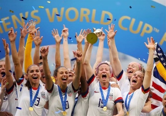 برابری دستمزد بازیکنان تیم ملی فوتبال زنان آمریکا با مردان