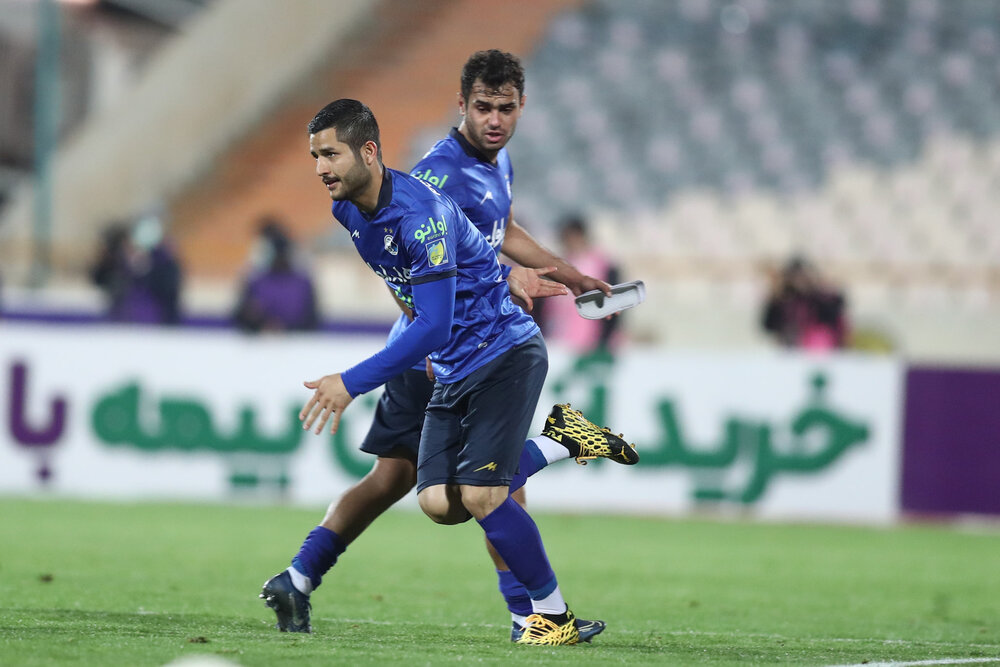 پایان دوری عارف از مستطیل سبز/عکس