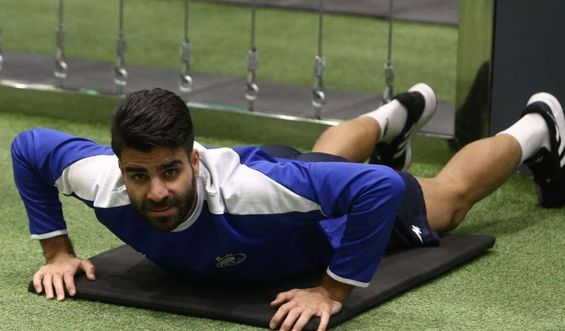 پست عجیب مدافع سرباز استقلال+عکس