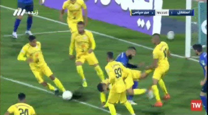 نظر ۷ کارشناس داوری در خصوص گل جنجالی استقلال به فجر