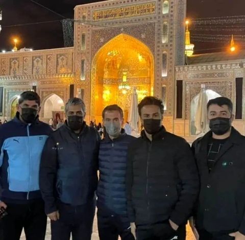 عکس یادگاری مجیدی و دستیار خارجی در حرم؛مشهدی گابریل!