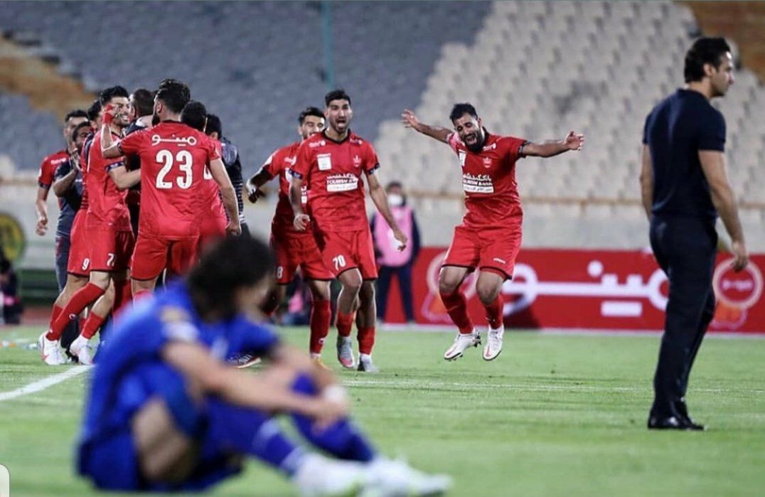 نگاه حسرت&zwnj;آمیز مدافع استقلال از شادی بازیکنان پرسپولیس/عکس