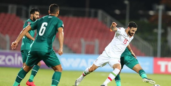 حاشیه بازی ایران و عراق| مهربانی داور ازبک با بازیکنان حریف  دو کاپیتان تیم ملی تعویض شدند