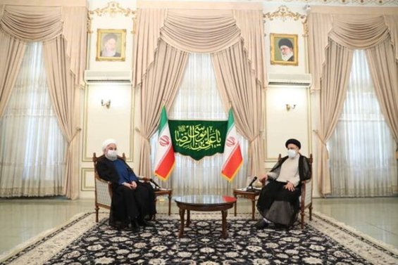تصویری از حضور روحانی در دفتر رئیسی