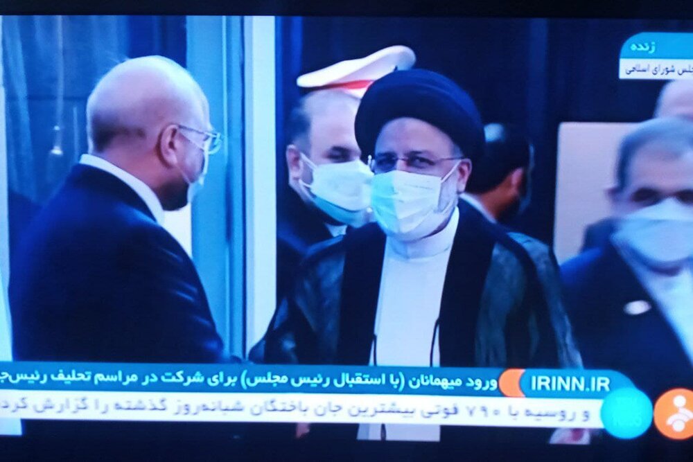 ابراهیم رئیسی برای مراسم تحلیف به مجلس آمد /قالیباف به استقبال رفت +عکس