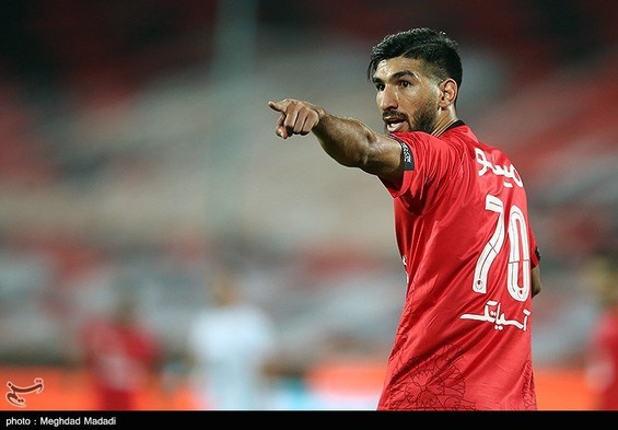 مغانلو: انتقال به سپاهان؟ الان بازیکن پرسپولیس هستم