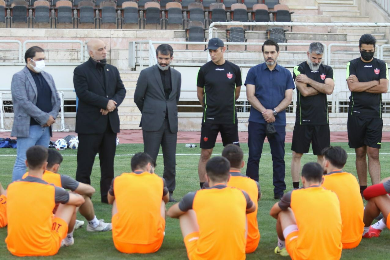 قهرمان ایران تیمی بدون مدیرعامل و با فرمان سرپرست قهرمان ایران تیمی بدون مدیرعامل و با فرمان سرپرست