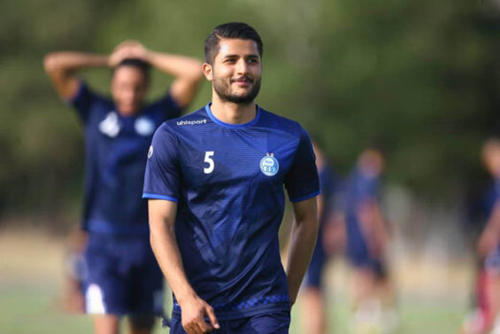 کنایه مدافع مصدوم استقلال به اسپانسر آبی‌ها+عکس