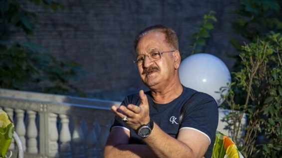 انتقاد محمد الهی از کیفیت پایین تولیدات تلویزیون/ از دیدن بعضی سریالها غصهام میگیرد