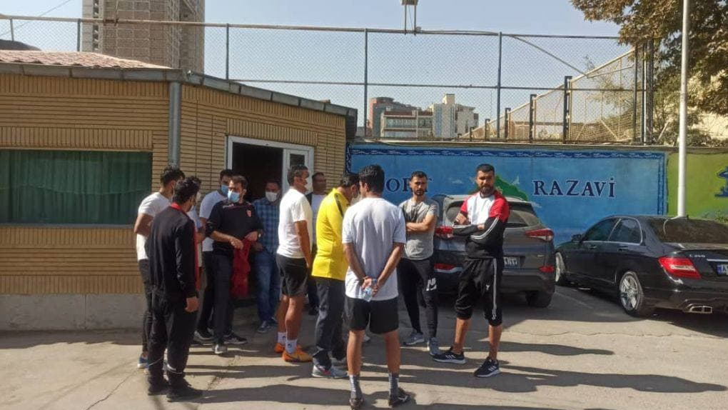بحران مالی در مشهد/ کار بازیکنان پدیده به اعتصاب کشید +عکس بحران مالی در مشهد/ کار بازیکنان پدیده به اعتصاب کشید +عکس