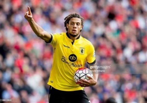 مهاجم سابق استون ویلا در استقلال