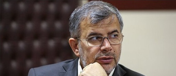 یک استقلالی کنار کشید