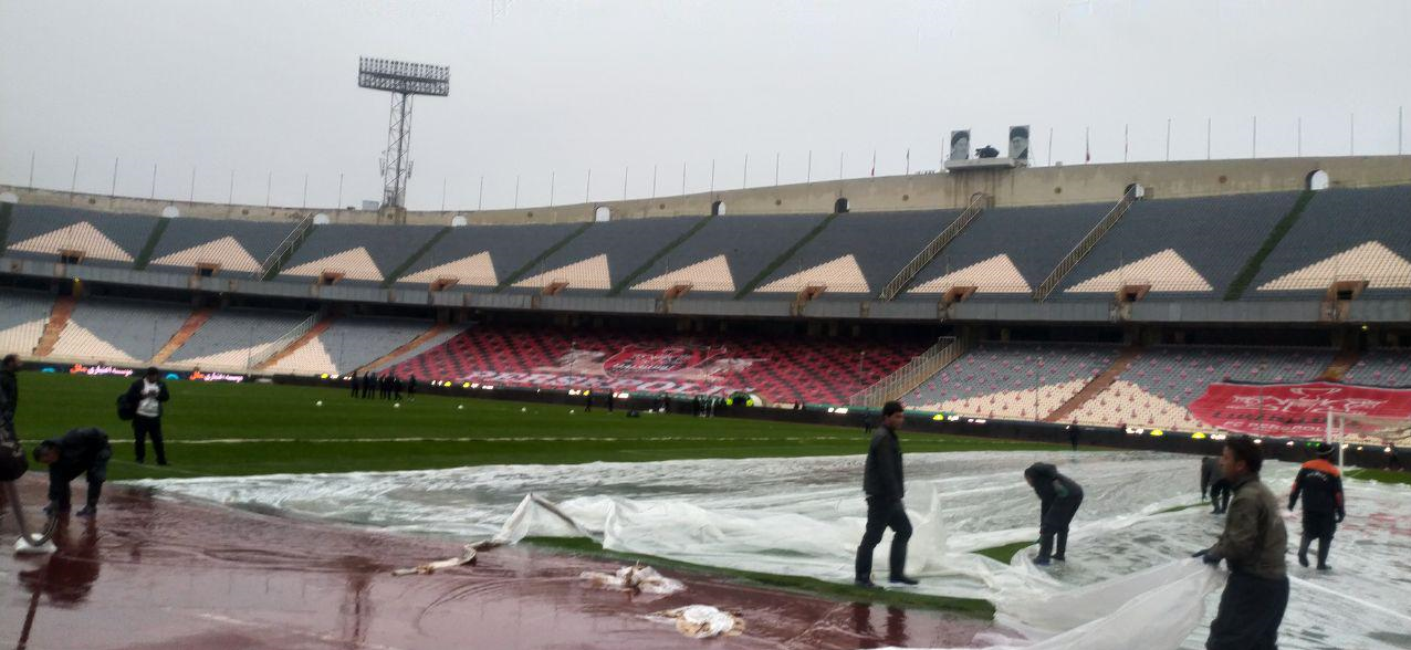 حاشیه بازی پرسپولیس و گلگهر| حضور یک بازیکن مصدوم در لیست سرخپوشان/ عملیات برداشتن کاور از چمن ورزشگاه+ عکس حاشیه بازی پرسپولیس و گلگهر| حضور یک بازیکن مصدوم در لیست سرخپوشان/ عملیات برداشتن کاور از چمن ورزشگاه+ عکس