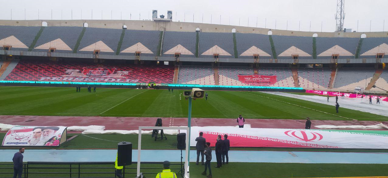 حاشیه بازی پرسپولیس و گلگهر| حضور یک بازیکن مصدوم در لیست سرخپوشان/ عملیات برداشتن کاور از چمن ورزشگاه+ عکس حاشیه بازی پرسپولیس و گلگهر| حضور یک بازیکن مصدوم در لیست سرخپوشان/ عملیات برداشتن کاور از چمن ورزشگاه+ عکس