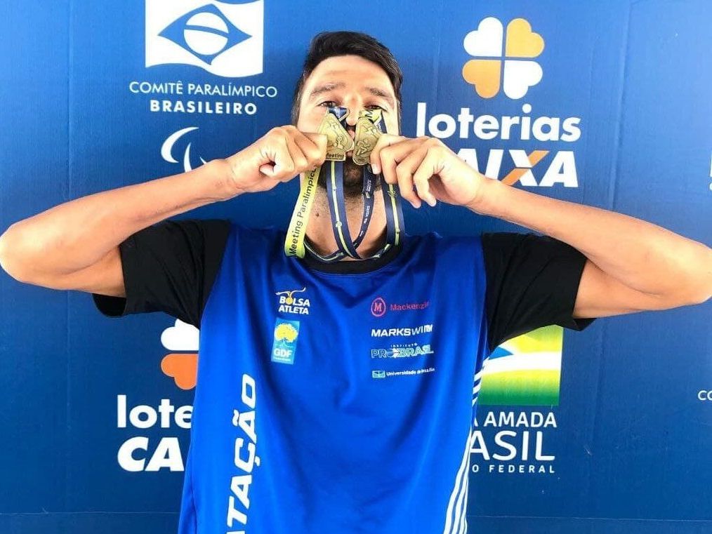 مدافع اسبق استقلال قهرمان شنا شد+عکس