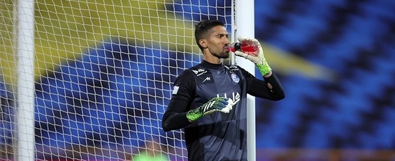 حاشیه بازی ذوب‌آهن و استقلال| خروج 2 بازیکن از فهرست آبی پوشان/مصدومیت حسینی در دقیقه اول بازی