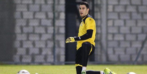 حاشیه بازی استقلال و تراکتور| سیلی  اخباری به مدافع استقلال/ استقلال - تراکتور با حضور تماشاگران + عکس