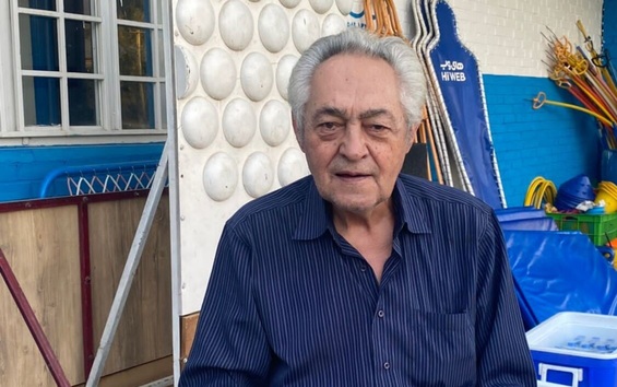 در دربی به استقلال ظُلم شد/رئیس فدراسیون مدرک دکترا دارد اما در فوتبال دانش ندارد