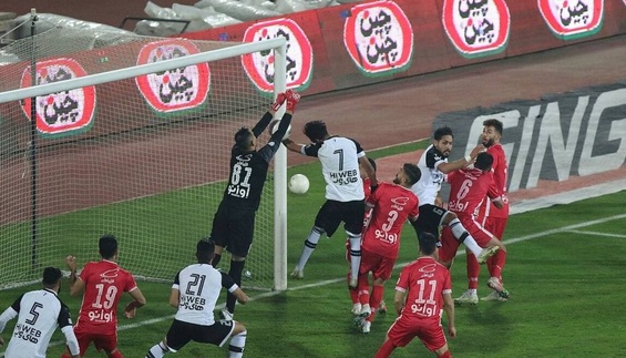 حمله ستاره پرسپولیس به استقلال به خاطر گل با دست هوادار