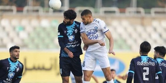 دختری که بازی استقلال را از نزدیک دید+عکس