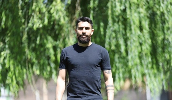 دستهای پشت پرده نمیخواهد پرسپولیس قهرمان شود/ به هر روشی سنگ اندازی میکنند