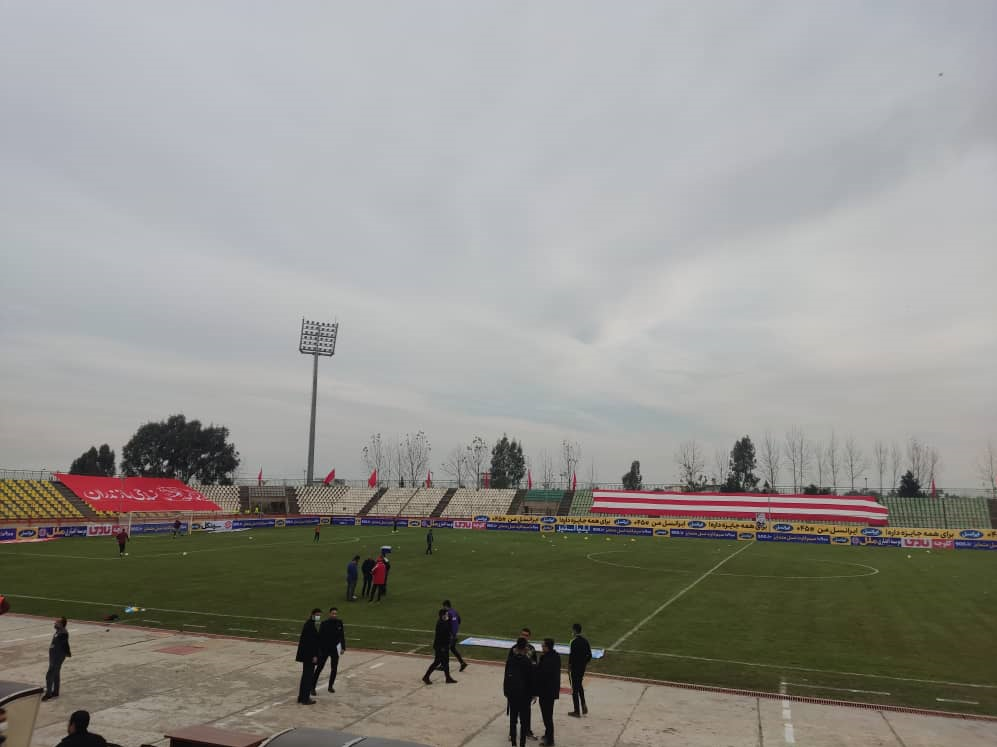 حاشیه بازی نساجی و آلومینیوم|اعتراض اراکیها به استفاده از ماسه دریا/ایراد ناظر به خط کشی زمین +عکس حاشیه بازی نساجی و آلومینیوم|اعتراض اراکیها به استفاده از ماسه دریا/ایراد ناظر به خط کشی زمین +عکس