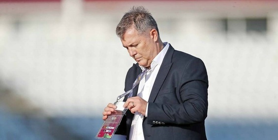 لابد اسکوچیچ خودش را قبول ندارد که از دستیارش کمتر می‌گیرد/ مربی که بیشتر از سرمربی بگیرد چرا نفر اول نیست؟