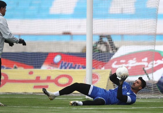 دروازهبان استقلال دربی را از دست داد