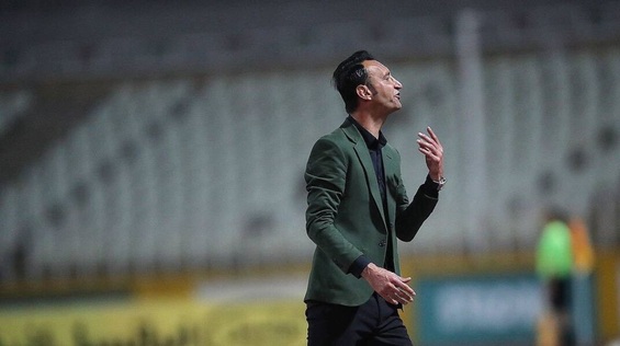 درگیری لفظی ۲بازیکن پرسپولیس با رضا عنایتی در کنار زمین