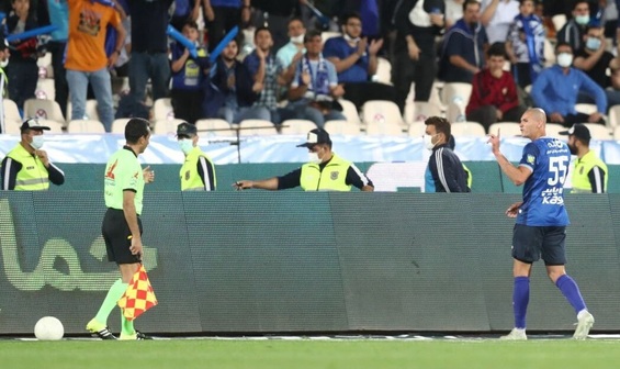 واکنش همسر مدافع برزیلی استقلال به کارت قرمز جنجالی+عکس