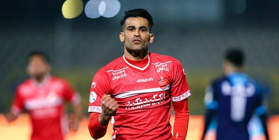 مهاجم پرسپولیس راضی به جراحی شد؟