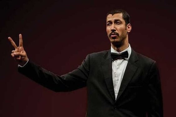 بهتاشِ «پایتخت» با جوجهتیغیِ مُرده در دست+ عکس