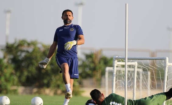 اگر استدلال شما برای دعوت نکردن پیام این است لطفا بقیه دروازه بان های نیمکت نشین را هم دعوت نکنید