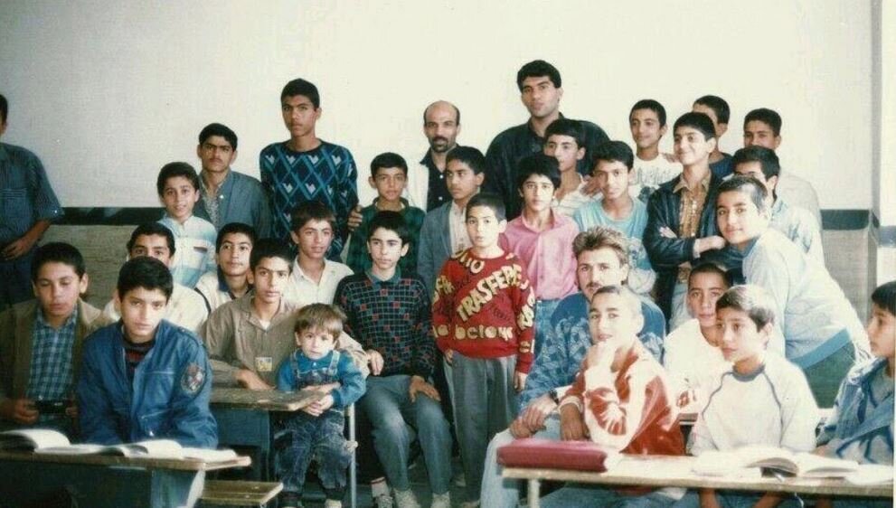 عابدزاده و استقلالیها پشت نیمکت مدرسه!/عکس