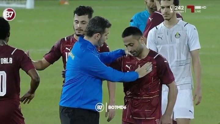 ۳ عکس فوق العاده جذاب از برخورد سرمربی سابق استقلال با ستاره آبی ها/ با این فوتبالی که تو بازی کردی دیوانه شدیم!