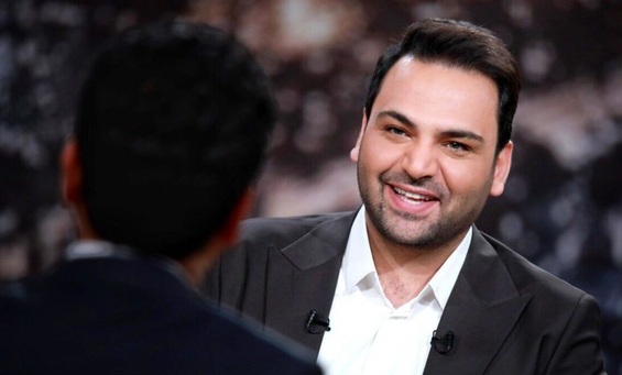 کنایه جالب نوجوان استقلالی به احسان علیخانی در برنامه عصر جدید