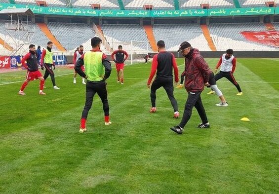رونمایی از «آقای دکتر» به بهانه بازی پرسپولیس - پیکان!+عکس