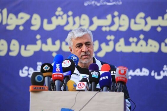پاسخ سجادی به ادعای گلمحمدی؛ وزارت ورزش رنگی نیست!