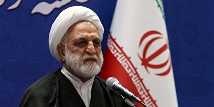 رهبر انقلاب دست چدنی پشت دست مخملی را برای مردم افشا کردند