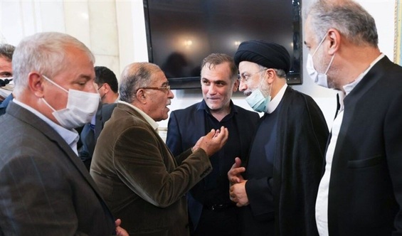 رییس جمهور گفت نه آبی ام نه قرمز، ولی من رنگش را گفتم/ علی پروین قبول نکرد در مراسم حرفی بزند