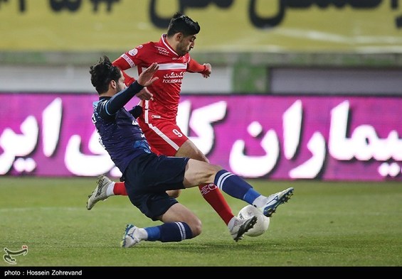 حاشیه دیدار پرسپولیس - پیکان| چهره آرام یحیی پس از گل پاکدل / اعتراض پرسپولیسیها به اخراج عالیشاه با شعار «داور استقلالی»