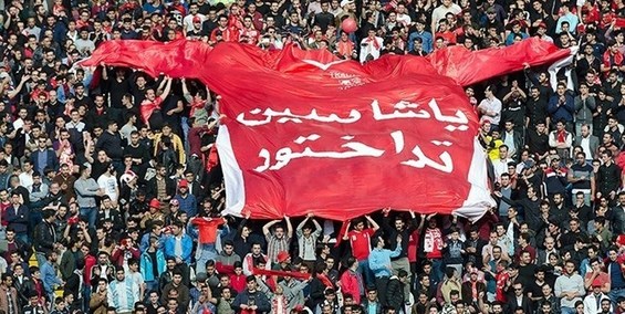 حاشیه بازی تراکتور و پرسپولیس| پرتاب سنگ بازی را متوقف کرد/ درگیری بازیکنان دو تیم