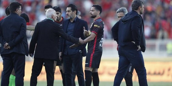 پایان حبس 3 ساعته پرسپولیسی‌ها با اسکورت پلیس!