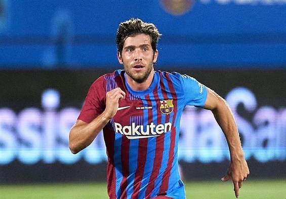 سرخی روبرتو یک فصل دیگر در بارسلونا میماند