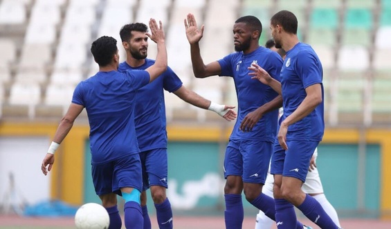 دلجویی ستاره جوان استقلال از کوین یامگا+عکس