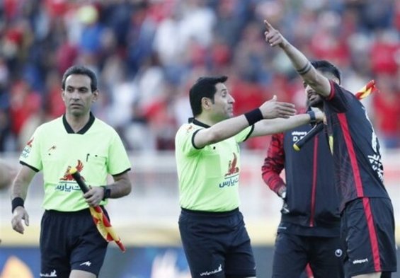 نفوذی‌های پرسپولیس سنگ پرتاب کردند