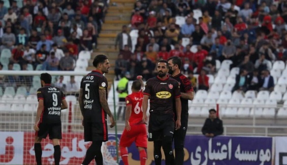 خدا به پرسپولیس رحم کرد، سالم به تهران برگشتیم!/ داور می خواست با اخراج ما جو را آرام کند