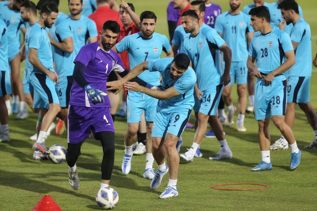 بیرانوند و طارمی آب کننده یخ بازیکنان/عکس